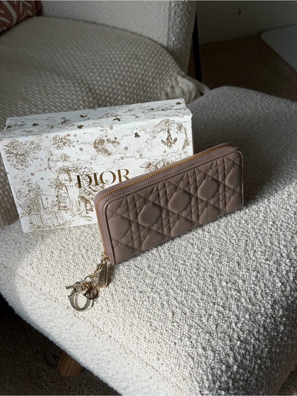 Lady Dior Voyager Wallet! 🤍